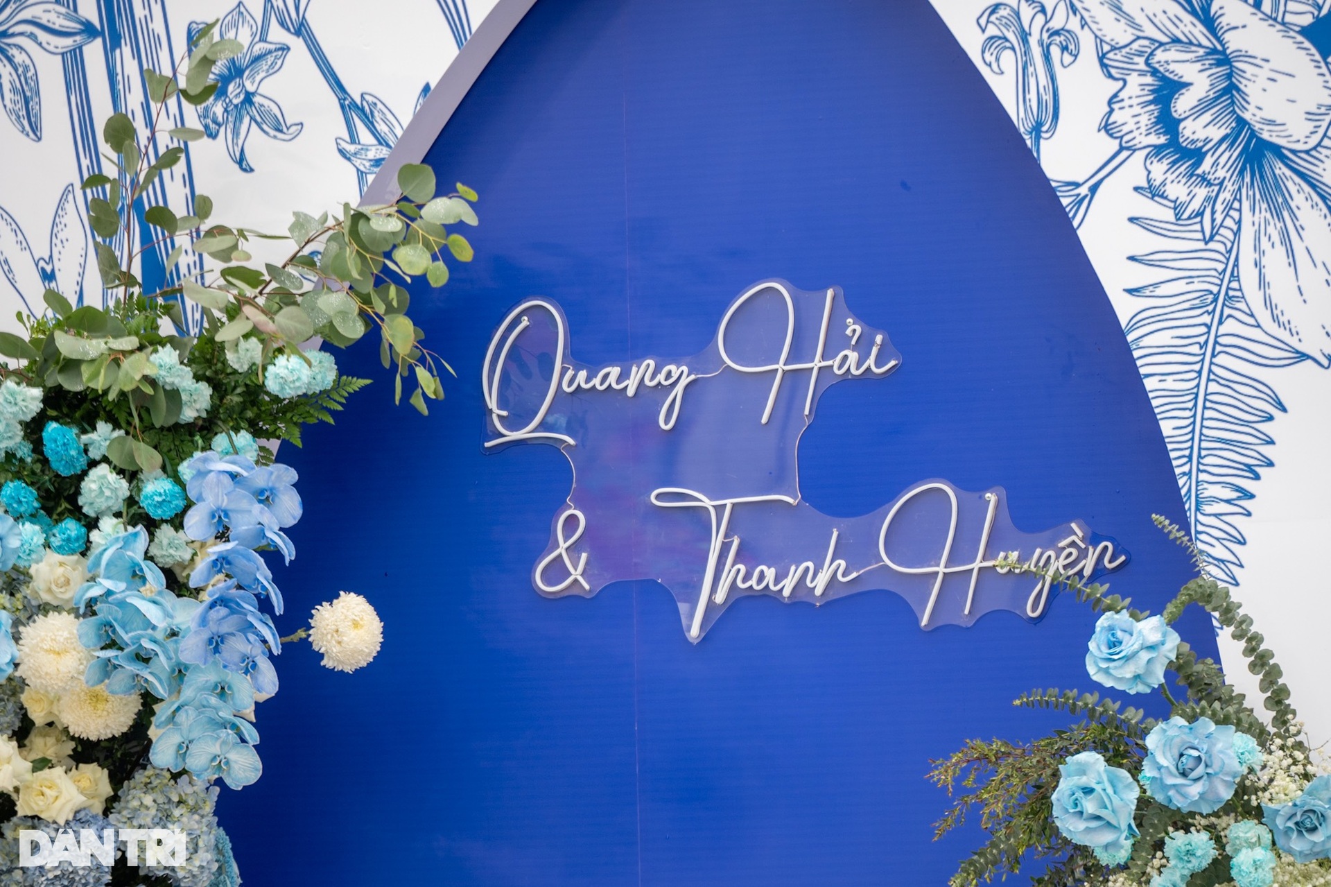 Đám cưới Quang Hải: Dựng rạp 2.000m2 đón 1.200 khách, rước dâu bằng xe sang - 5