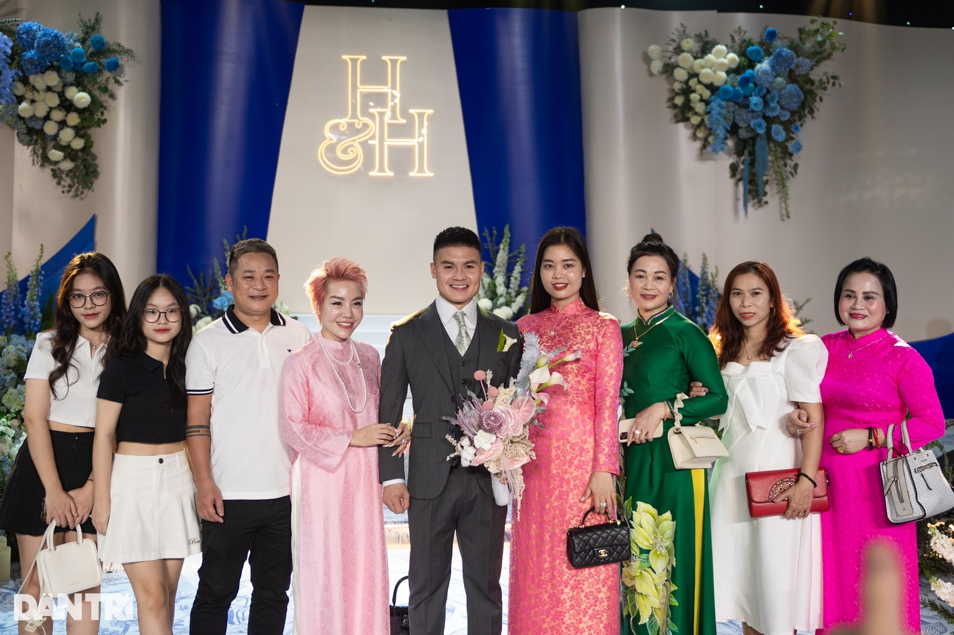 Đám cưới Quang Hải: Dựng rạp 2.000m2 đón 1.200 khách, rước dâu bằng xe sang - 9