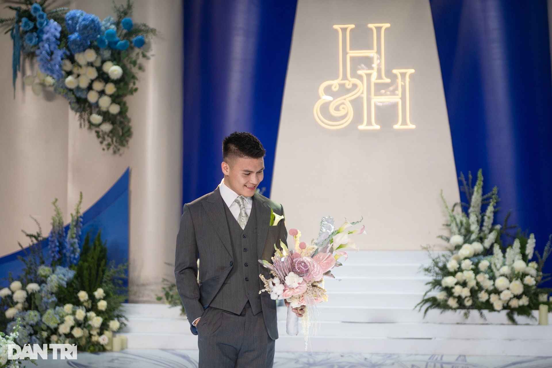 Đám cưới Quang Hải: Dựng rạp 2.000m2 đón 1.200 khách, rước dâu bằng xe sang - 6