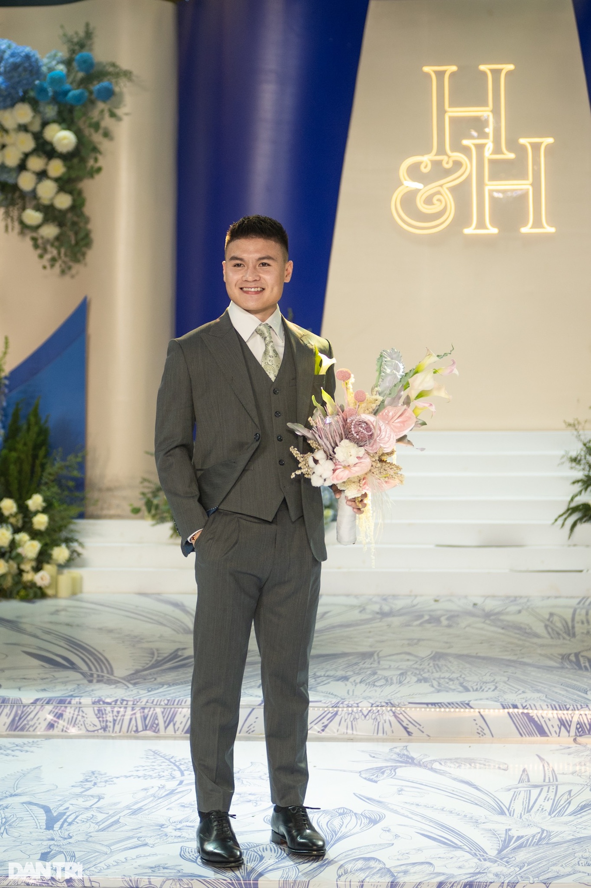 Đám cưới Quang Hải: Dựng rạp 2.000m2 đón 1.200 khách, rước dâu bằng xe sang - 7