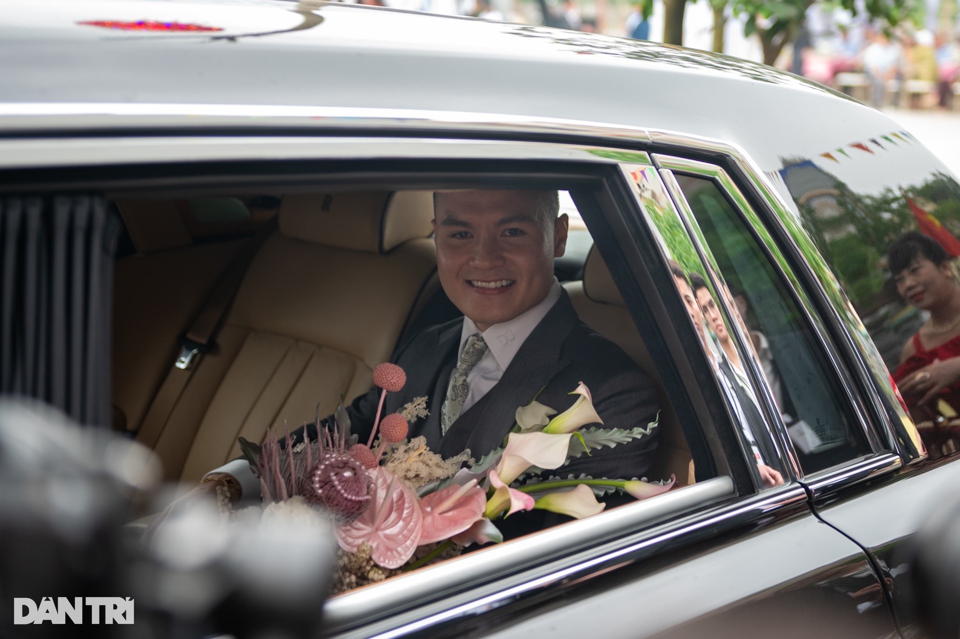 Đám cưới Quang Hải: Dựng rạp 2.000m2 đón 1.200 khách, rước dâu bằng xe sang - 12