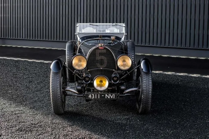 Bugatti không tiết lộ mức giá xe Chiron Super Sport Hommage T50S tùy chỉnh này, nhưng Chiron phiên bản Super Sport nguyên bản đã có giá từ 3.825.000 USD khoảng 94 tỷ đồng, trước khi thêm các tùy chọn.