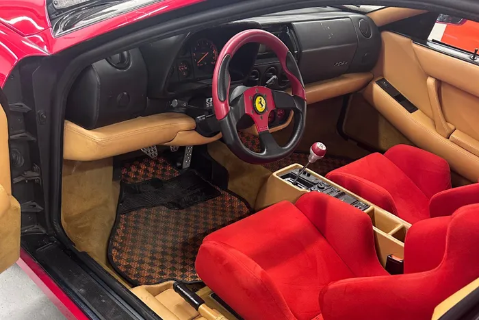  F512 M là phiên bản cuối cùng của mẫu xe thể thao Ferrari Testarossa với số lượng giới hạn 501 chiếc toàn cầu. Chiếc xe của Gerhard Berger mang màu sơn đỏ cùng nội thất phối đỏ tương tự. 