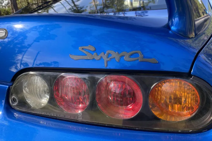  Sau hơn 30 năm, chiếc Toyota Supra này như một viên kim cương thô cần được mài dũa trước khi trở lại thời kỳ huy hoàng. Mức giá trung bình của mẫu JDM này trên thị trường xe cũ khoảng 65.000 USD, và cao nhất lên đến 176.000 USD. 