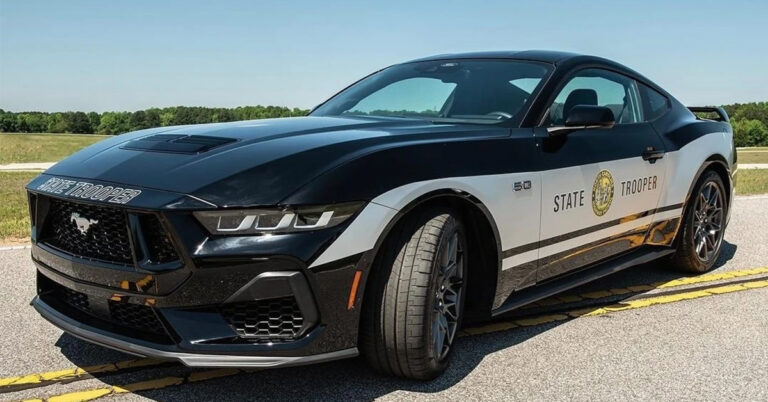 Cảnh sát Mỹ vừa kết nạp "ngựa hoang" Ford Mustang mạnh gần 500 mã lực, có giá hơn 1 tỷ làm xe tuần tra