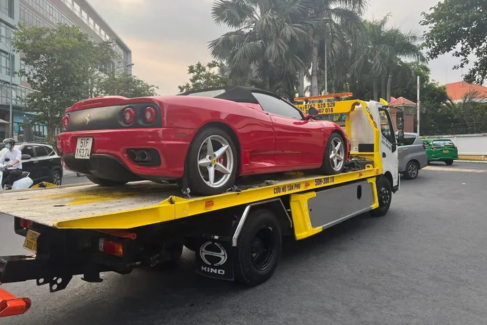  Trước đó, ông cũng từng bán đi chiếc Ferrari 360 Spider hàng hiếm vào tháng 8/2019. Sau gần 5 năm, mẫu xe thể thao mui trần này đã quay lại với bộ sưu tập của ông Vũ. Ảnh: Nguyễn Đức. 