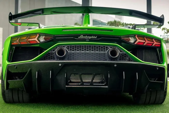  So với Aventador SV, SVJ tăng 40% lực nén xuống mặt đường nhờ vào hệ thống khí động học Aerodinamica Lamborghini Attiva (ALA), hay còn biết đến với tên gọi ALA 2.0. 