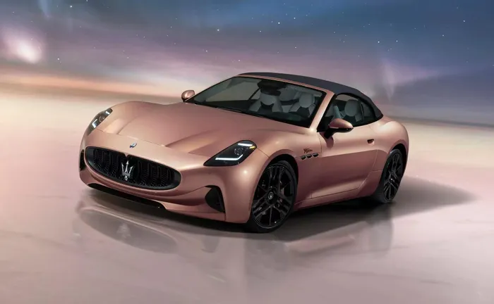  Maserati GranCabrio Folgore sẽ được mở bán tại Mỹ từ năm sau, đi kèm mức giá khởi điểm 203.000 USD. 