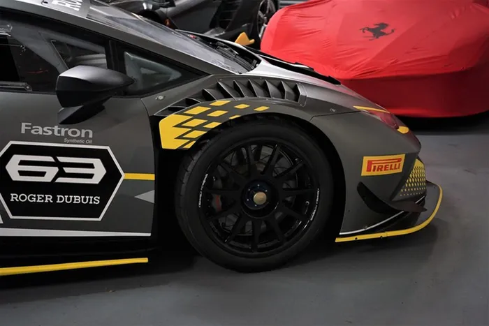 Hai đơn vị này cũng là bộ não để giúp Lamborghini tạo ra những chiếc xe đua trong tương lai". Maurizio Reggiani, Giám đốc kỹ thuật của Automobili Lamborghini chia sẻ. Được biết, người này rất hay nhập các siêu xe giúp cho Phan Công Khanh, 1 trong số đó có siêu phẩm đua McLaren Senna GTR