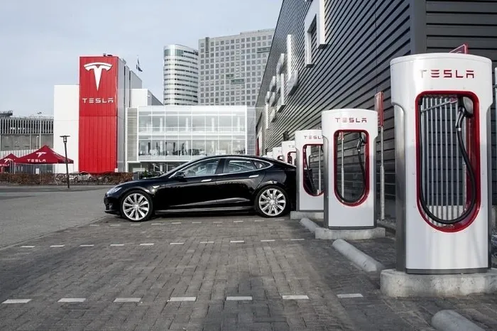  Tesla chia sẻ trạm sạc Supercharger với các hãng xe đối thủ. Ảnh: Teslarati. 