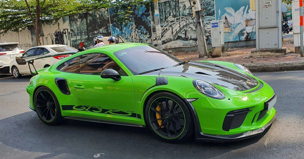 "Ếch Đức" Porsche 911 GT3 RS hơn 16 tỷ tái xuất trên đường phố sau một thời gian dài "ẩn thân"