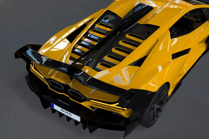  DMC cũng bổ sung nắp che khoang động cơ cho Revuelto. Chi tiết này gợi nhớ đến Lamborghini Sesto Elemento, ra mắt vào năm 2010. 