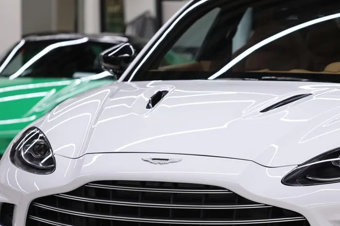 Chiếc siêu SUV Aston Martin phiên bản DBX707, với sức mạnh lên đến 697 mã lực, đánh bại tất cả các mẫu xe SUV kể trên, đã làm cho nhiều tay chơi xe trong nước hứng thú, tìm hiểu và nhanh chóng chốt đơn mang về.