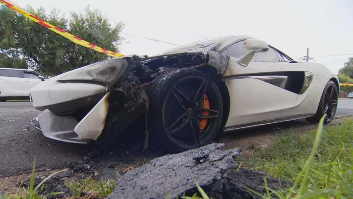  Với những hư hỏng nặng nề như trên, chưa rõ số phận của chiếc McLaren 570S xấu số này sẽ ra sao. Nếu muốn phục dựng lại chiếc xe để có thể sử dụng, người chủ mới phải bỏ ra một số tiền không hề nhỏ. 