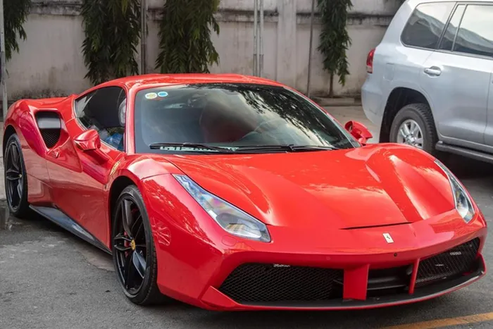 Ferrari 488 mang mã nội bộ là Type F142M, chính là chiếc xe đã thay thế dòng xe 458, là chiếc Ferrari động cơ đặt giữa đầu tiên sử dụng động cơ V8 tăng áp kể từ F40. Sau đó, 488 đã được thanh thế bằng sự thành công bởi Ferrari F8, mẫu xe này hiện cũng đã dừng sản xuất.