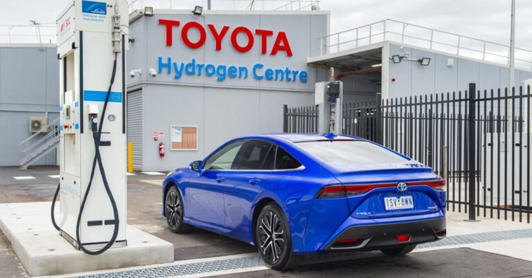 Tiên phong tậu xe chạy bằng nhiên liệu hydro, nhiều người nhận "trái đắng": Toyota bị nhiều khách hàng tại Mỹ kiện!
