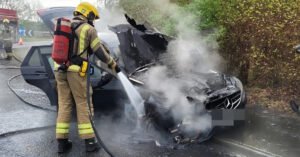 Xe sang Mercedes-Benz E350 mới dùng 8 ngày bị "bà hỏa" hỏi thăm khi vừa sửa lỗi xong, hãng từ chối bồi thường