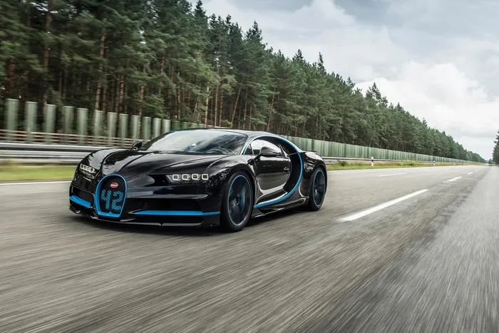  Trước đó vào tháng 8/2017, Bugatti Chiron đã xác lập kỷ lục tăng tốc 0-400-0 km/h trong vòng 41,96 giây, gồm khả năng tăng tốc 0-400 km/h trong 32,6 giây và khả năng giảm tốc 400-0 km/h trong 9,36 giây. 