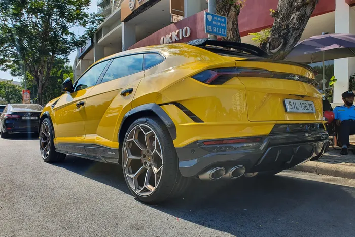  Là biến thể nâng cấp của Urus S, Lamborghini Urus Performante được trang bị gói ngoại thất khí động học đặc trưng. Khối động cơ V8 Biturbo 4.0L có sức mạnh tối đa 666 mã lực. 