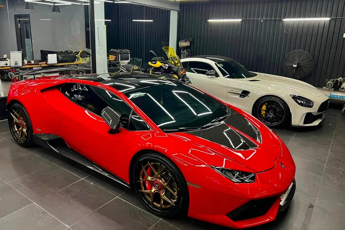  Sau hành trình VietRally vào tháng 4/2021, đại gia này đã bán chiếc 720S Spider và tậu về siêu xe Lamborghini Huracan LP 610-4 màu đỏ Rosso Mars. 