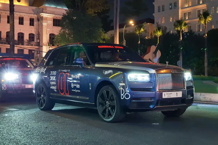  Với mức giá khởi điểm khoảng 400.000 USD, chủ nhân của những chiếc Rolls-Royce Cullinan phải bỏ ra hơn nửa triệu USD sau khi bổ sung những trang bị cá nhân hóa. 