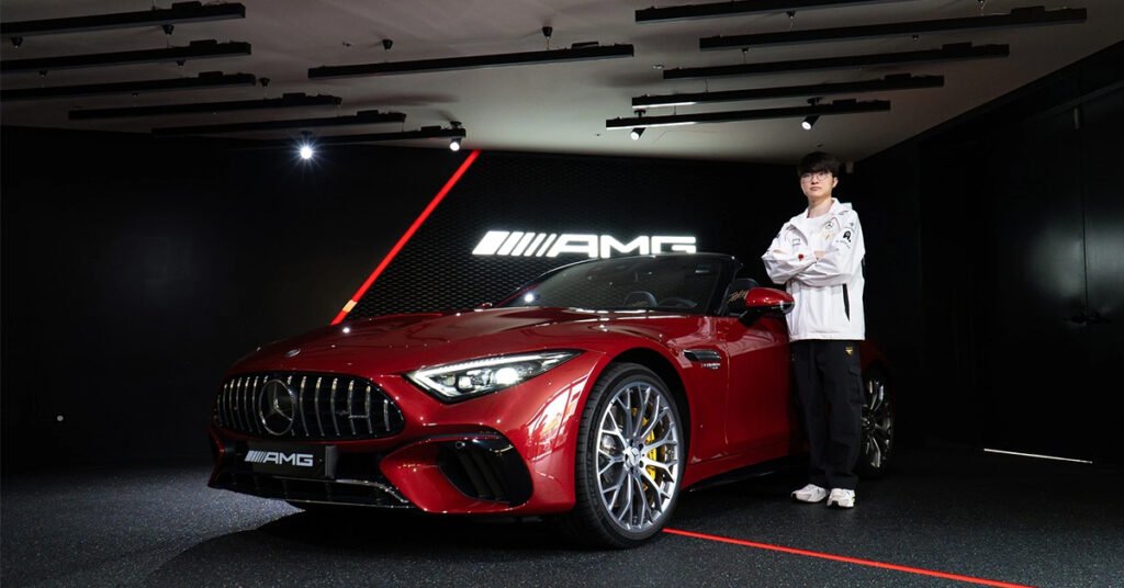 Tuyển thủ nổi tiếng nhất làng eSports Liên Minh Huyền Thoại nhận bàn giao Mercedes-AMG SL 63 4MATIC+