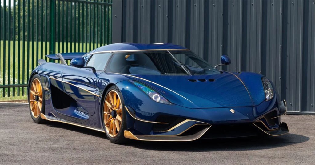 Ngắm cận cảnh Koenigsegg Regera hơn 100 tỷ "mặc áo" carbon xanh cực hiếm