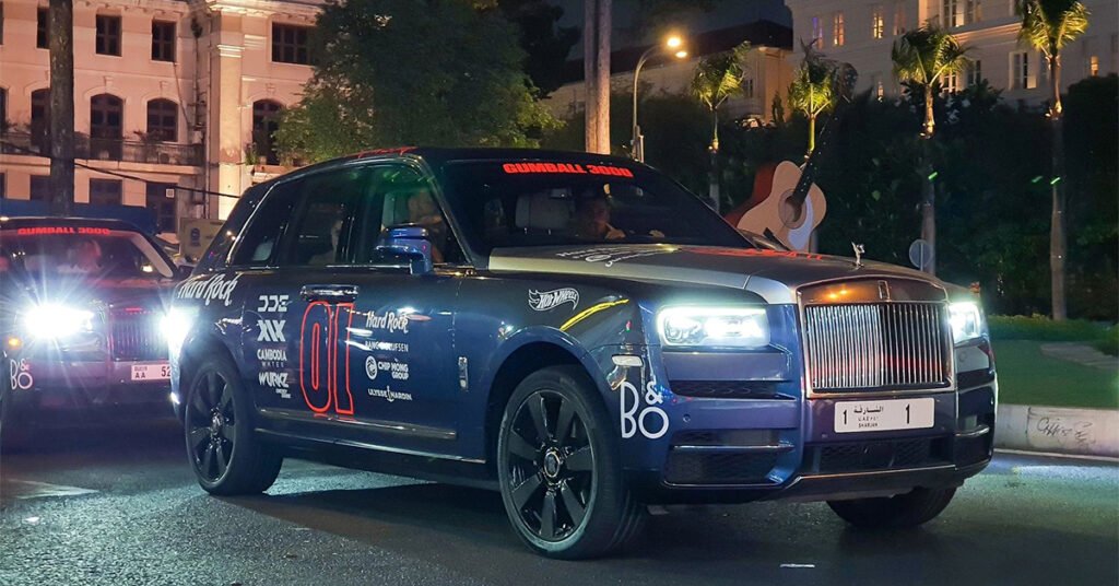 Bắt gặp "viên kim cương thô" Rolls-Royce Cullinan mang biển số triệu USD lăn bánh tại Việt Nam