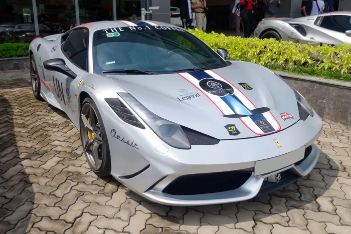  Là bản nâng cấp từ 458 Italia, Ferrari 458 Speciale sở hữu ngoại thất hầm hố giàu tính khí động học. Đặc biệt, mẫu xe này chỉ có 1 chiếc duy nhất tại Việt Nam. 