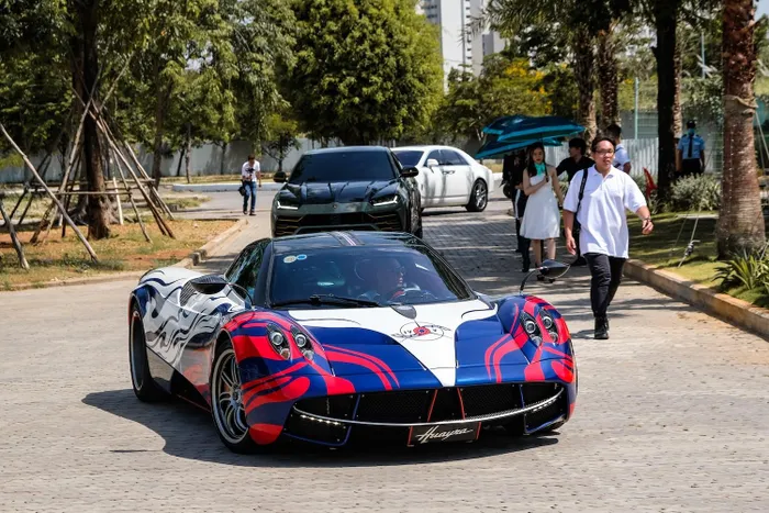 Chiếc Pagani Huayra của đại gia ngành nhựa.