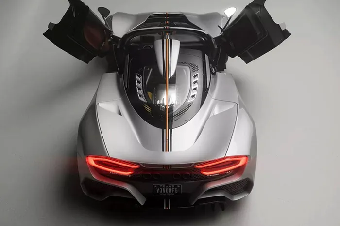 Hãng tiết lộ rằng mặc dù giá xe Hennessey Venom F5-M Roadster lên tới 2,65 triệu USD (khoảng 65 tỷ đồng) nhưng toàn bộ 12 chiếc này đều đã có người đặt mua.