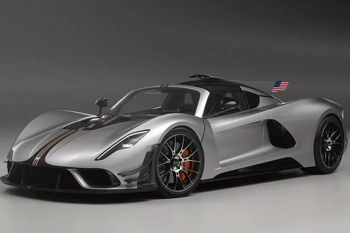 Hennessey vừa tiết lộ thông tin chi tiết về siêu phẩm mới nhất của họ là Hennessey Venom F5-M Roadster mới, chiếc xe mạnh mẽ nhất thế giới trong nhóm xe sản xuất thương mại hàng loạt và được trang bị hộp số sàn.