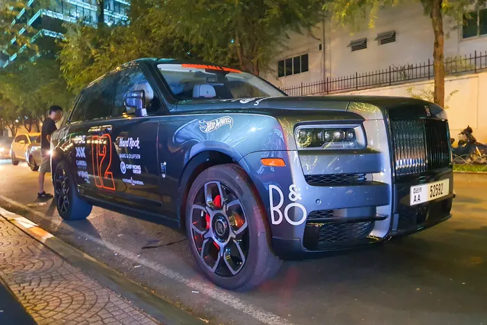  Ra mắt vào năm 2018, Rolls-Royce Cullinan là mẫu SUV duy nhất của thương hiệu siêu sang đến từ Anh Quốc. Chiếc xe được đặt tên theo viên kim cương lớn nhất thế giới. 