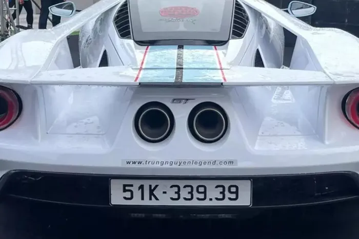 Và trong sự kiện xe Gumball 3000 2024 diễn ra vào cuối tuần vừa rồi, chiếc siêu xe triệu đô la Ford GT '67 Heritage Edition của Qua Vũ đã xuất hiện bên cạnh 13 xe Ferrari, Bugatti Veyron và Ford GT tiêu chuẩn