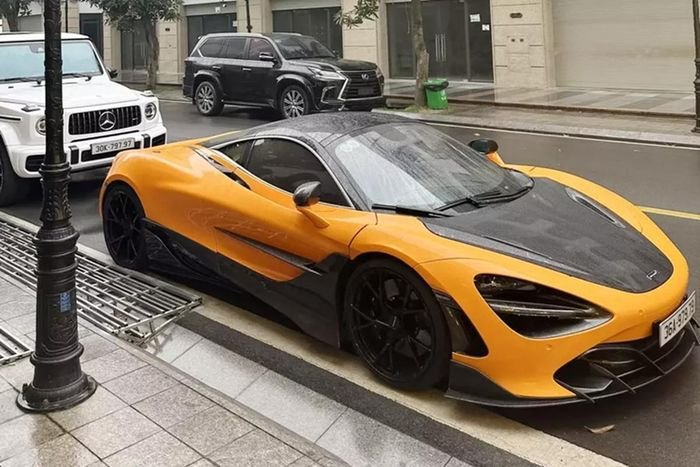 Động cơ kết hợp với hộp số SSG ly hợp kép 7 cấp, nhờ đó, siêu xe McLaren 720S có thể tăng tốc từ vị trí xuất phát lên 100 km/h chỉ trong thời gian 2,9 giây và giảm tốc từ 100-0 km/h trong 2,8 giây. Tốc độ tối đa của siêu xe McLaren 720S là 341 km/h.