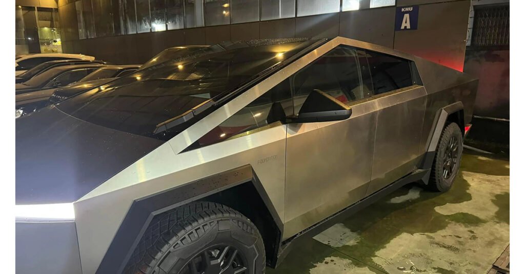 "Thùng tôn di động" Tesla Cybertruck đầu tiên về Việt Nam thuộc phiên bản nào? Có giá bao nhiêu?