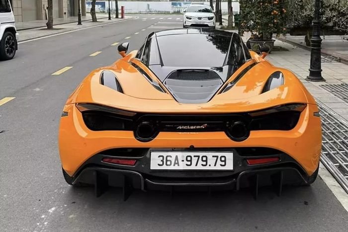 Trước đó, Huấn "hoa hồng" từng đăng ký biển số 36A-979.79 cho siêu xe McLaren 720S này, đây là biển số cặp thần tài lớn, và đấu giá vào ngày 13/10/2023, trong khoảng thời gian từ 9 giờ 15 phút đến 10 giờ 15 phút, với giá tiền cao nhất là 965 triệu đồng.