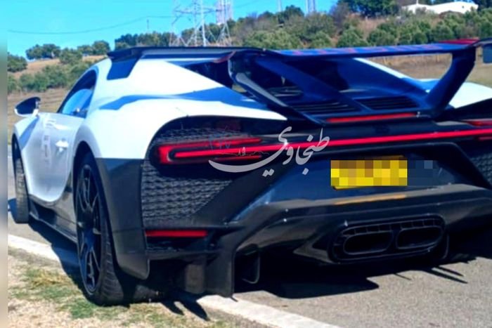  Trong khi đó, chiếc Bugatti Chiron Pur Sport chỉ bị biến dạng nhẹ tại phần đầu xe. Sau sự cố này, hành trình Bugatti Grand Tour Morocco đã phải chấm dứt trước thời hạn. 