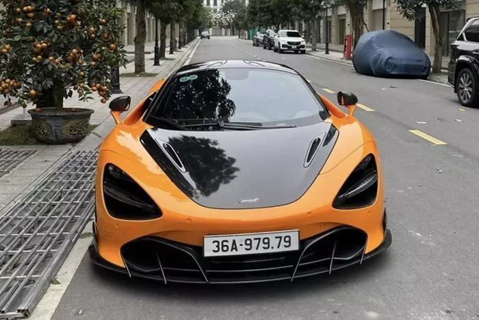 Một chiếc siêu xe McLaren 720S hàng hiếm mang biển số của tỉnh Thái Nguyên vừa gây xôn xao mạng xã hội, lý do chiếc xe này từng thuộc sở hữu của ông Bùi Xuân Huấn, còn được nhiều cư dân mạng biết đến với biệt danh là Huấn "hoa hồng".