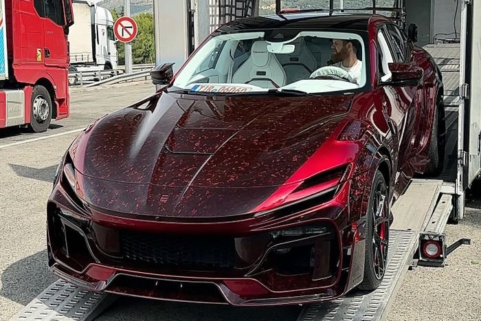  Mới đây, chiếc Ferrari Purosangue Mansory Pugnator đầu tiên trên thế giới được bắt gặp khi vận chuyển đến Monaco, vốn sẽ được trưng bày tại Monaco Yacht Show 2024. 